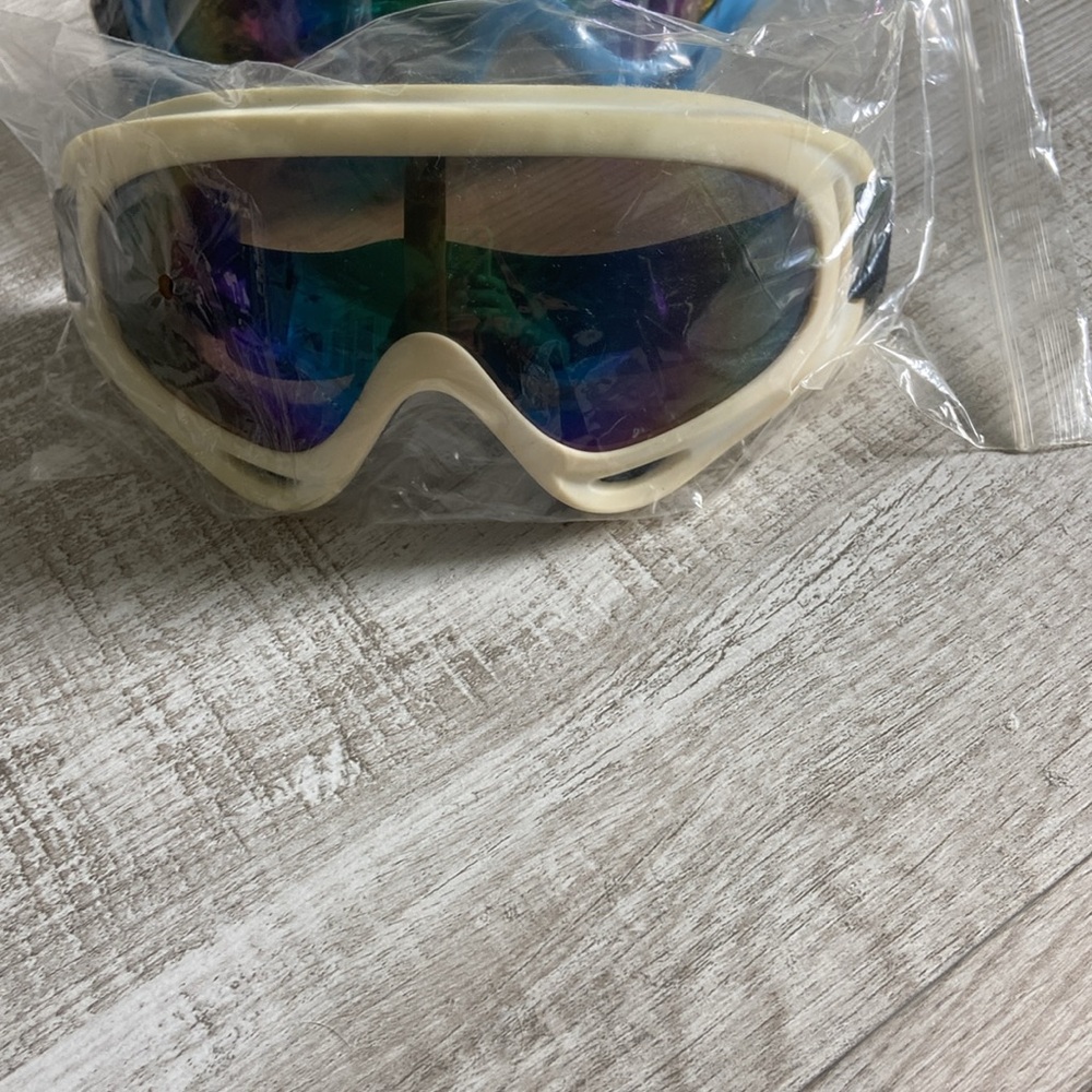 Cream Ski Goggles with Multicolor Lens